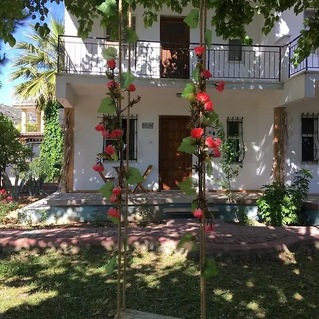 Habitación en casa particular Mursel Garden