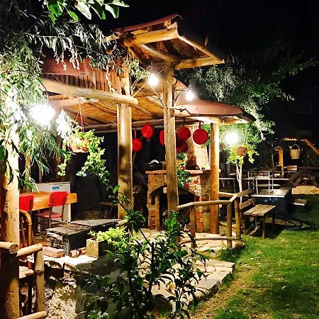 Mursel Garden Habitación en casa particular Kusadasi